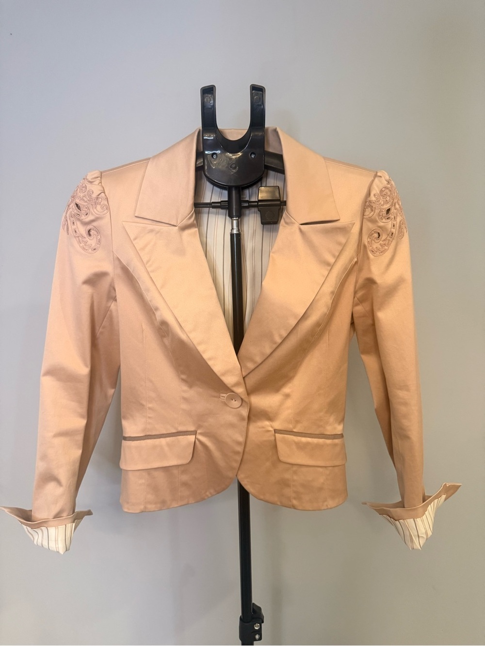 Tailored Light Pink Women's Blazer with Embroidered Shoulders